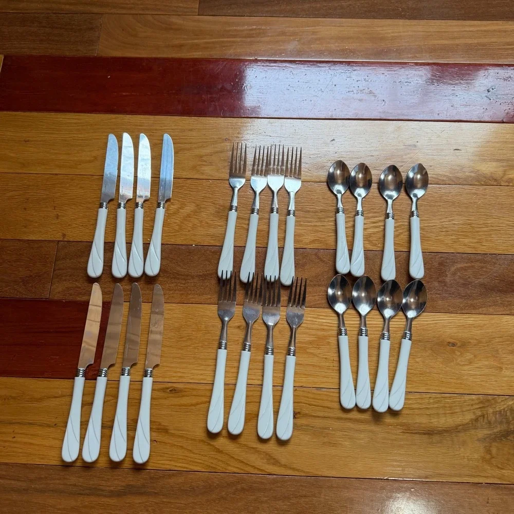 Gibson China White Plastic Handle Flatware 24 piece Set For 6